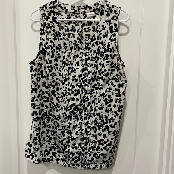 Patterned Blouse - Picture 8 of 9